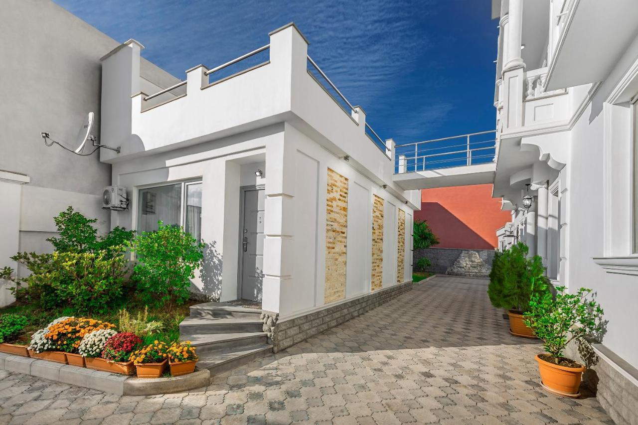 White House Hotel Tbilisi Buitenkant foto