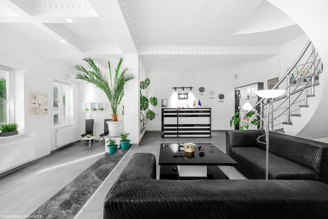 White House Hotel Tbilisi Buitenkant foto