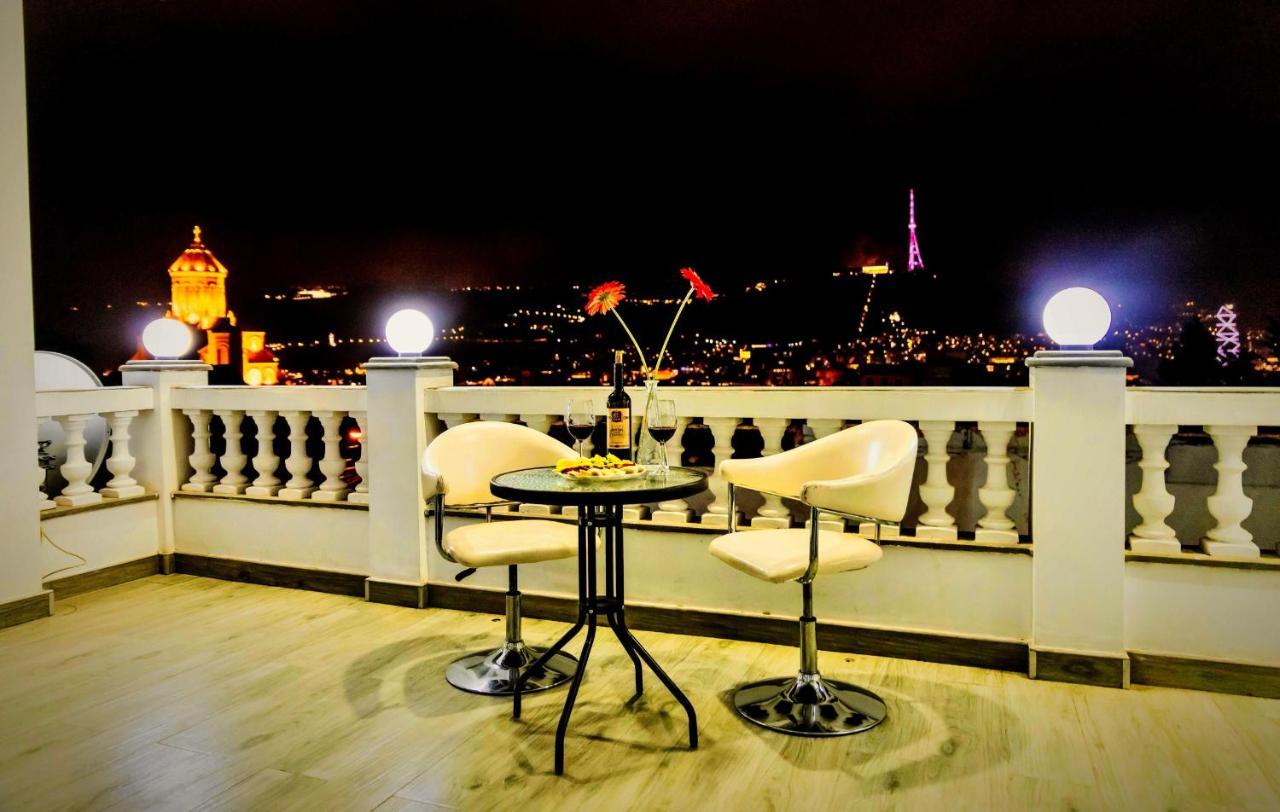 White House Hotel Tbilisi Buitenkant foto